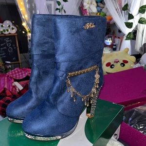 Heeled boots